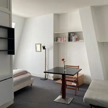 Near Gare De L'est Station Apartment